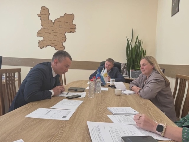 Депутаты ЛДПР провели встречу с министром строительства Кировской области