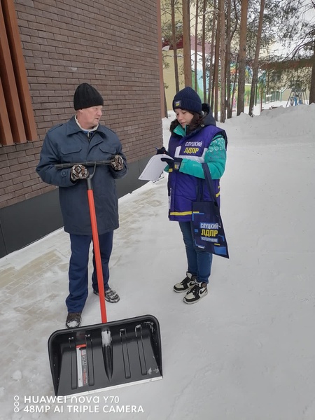 Активисты ЛДПР в Ухте продолжают проводить опрос жителей города