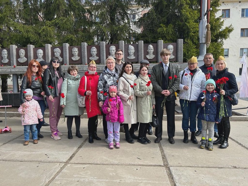 Представители ЛДПР возложили цветы в Сыктывкаре в честь Великой Победы