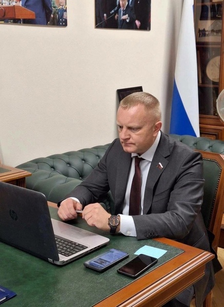 ЛДПР предлагает увеличить штрафы для тихоходов без знаков: безопасность на дорогах превыше всего!