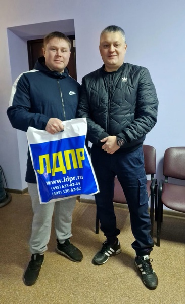  Виталий Лодыгин поздравил главу многодетной семьи с Днем отца