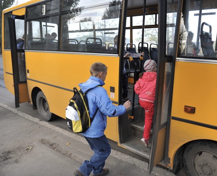 ЛДПР предлагает разрешить автобусам детских домов ездить по выделенным полосам 