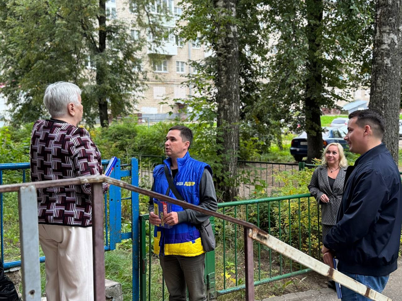 60 лет без ремонта: в ЛДПР обеспокоены состоянием дома и двора на улице Боевой в Костроме