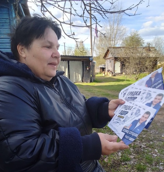В Костромской области партийцы подарили наборы семян ЛДПР семье воина-интернационалиста