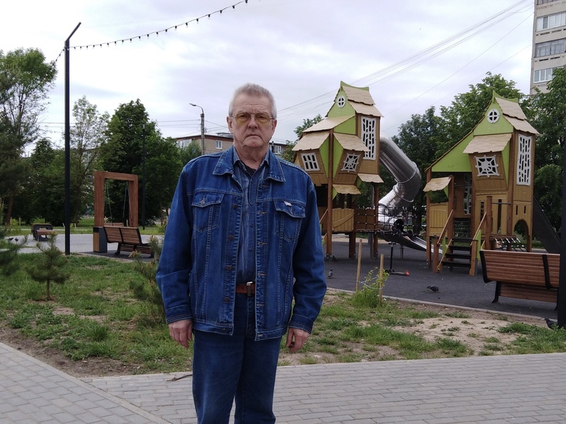 Депутат ЛДПР Юрий Миндолин оценил состояние детских площадок Волгореченска 