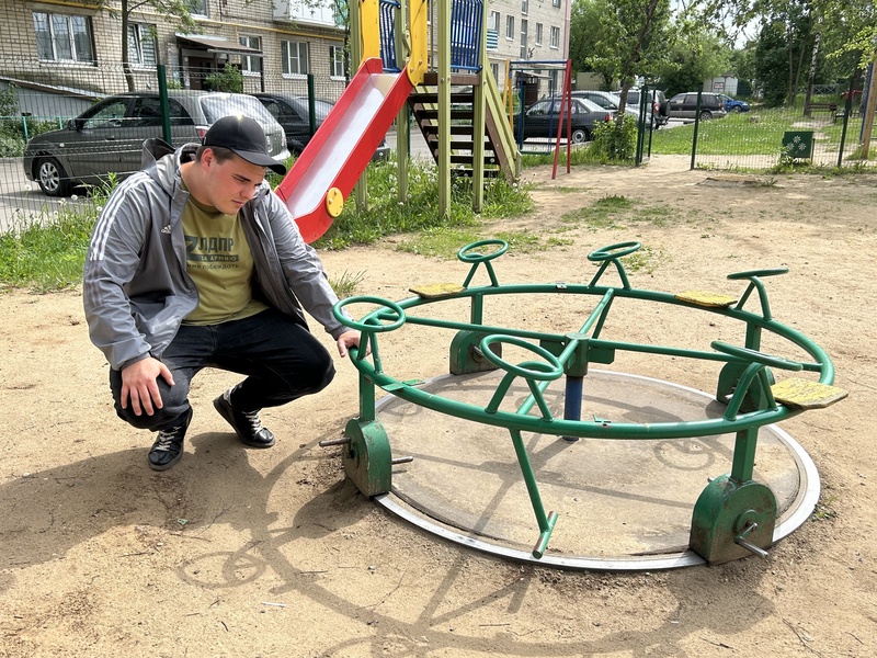 ЛДПР выявила серьезные нарушения на детских площадках костромского Заволжья 