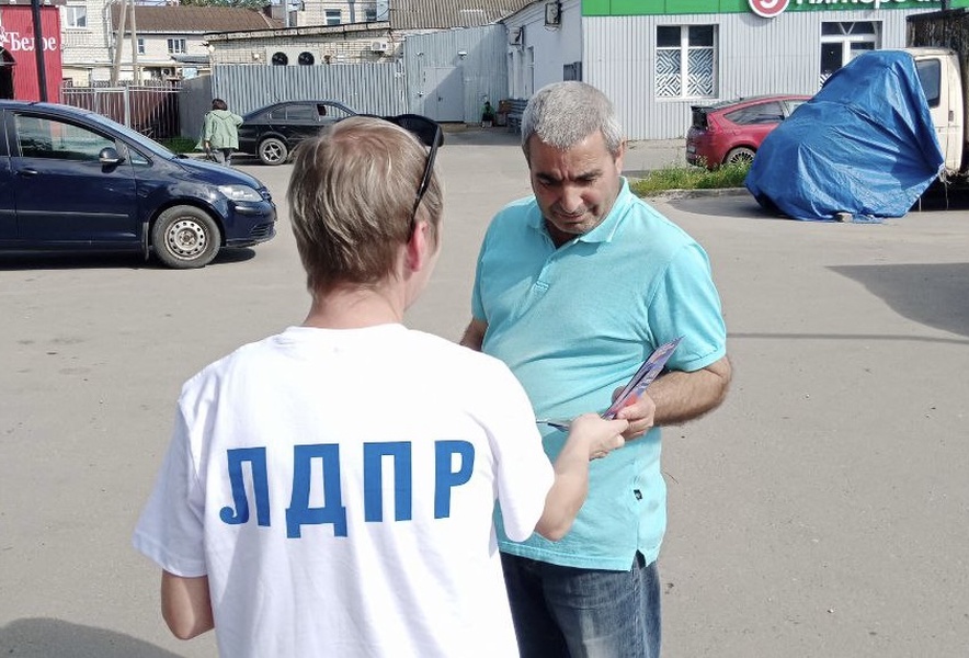 Команда автобуса помощи ЛДПР продолжает оказывать поддержку жителям Костромской области