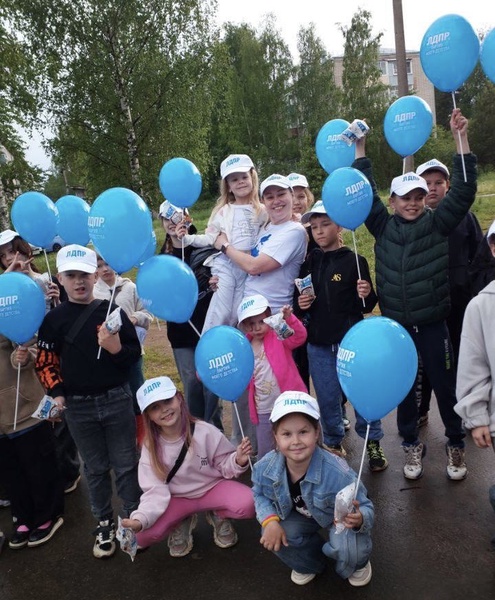 ЛДПР вопреки капризам погоды подарила настоящий праздник маленьким шарьинцам
