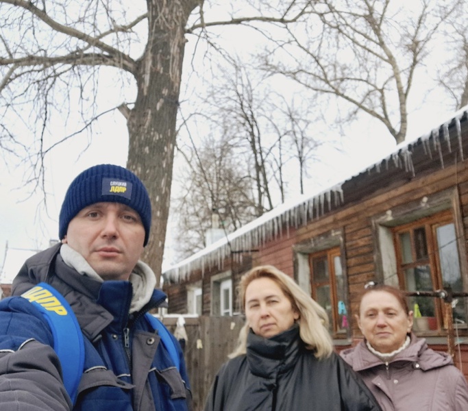 В Костроме пенсионеры пять лет ждут помощи в решении проблемы с аварийным деревом 