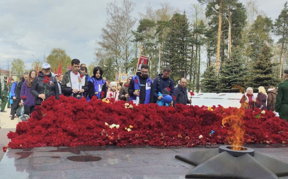В Костроме представители ЛДПР почтили память павших героев Великой Победы 