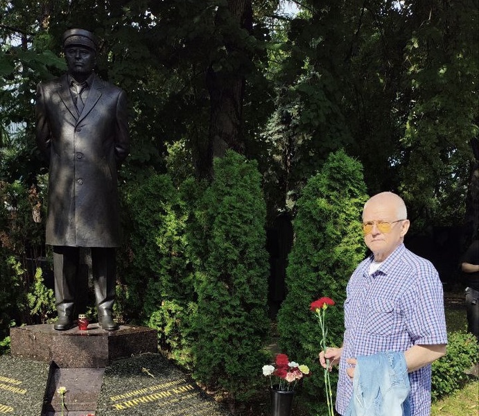 Юрий Миндолин почтил память Основателя ЛДПР Владимира Жириновского 