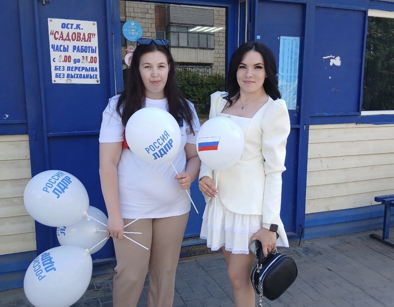 В День России партийцы в разных уголках Костромской области дарят землякам праздничное настроение 