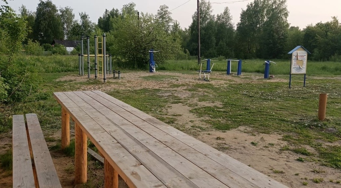 В Шарье после вмешательства ЛДПР начали приводить в порядок заброшенную детскую площадку