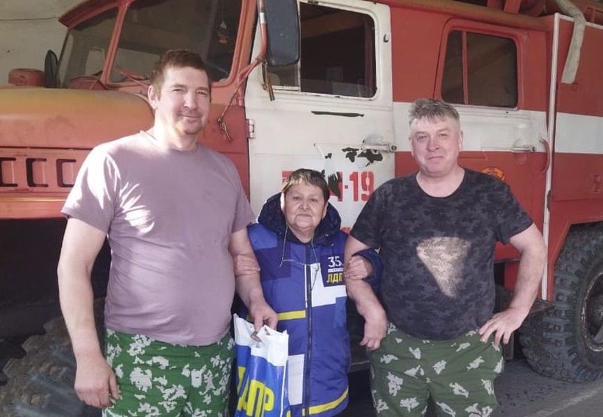 Депутат ЛДПР поздравила солигаличских пожарных с профессиональным праздником