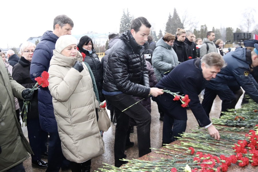 Депутат облдумы от ЛДПР Руслан Фёдоров в День Неизвестного Солдата почтил память погибших