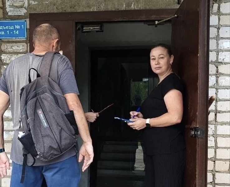 От властей реакции нет, надежда на ЛДПР: в Шарье регулярно затапливает подъезд одного из домов  