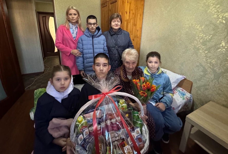 Депутат Заксобрания Вероника Иванчикова навестила бывшую узницу концлагеря