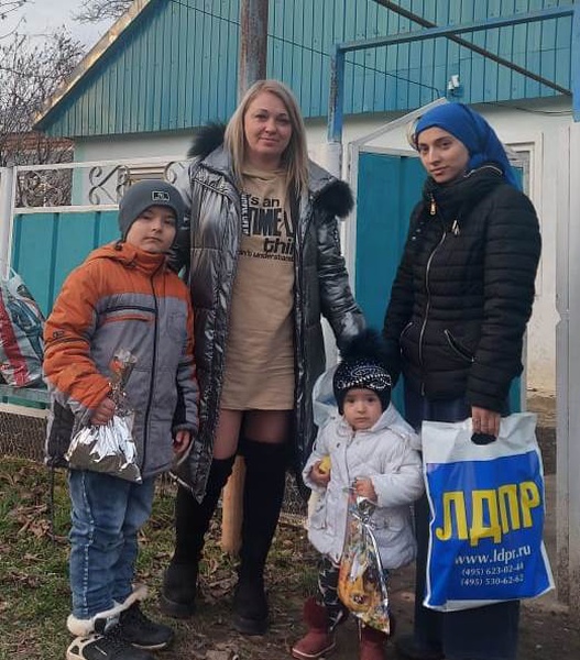 ЛДПР продолжает дарить подарки к Новому году!