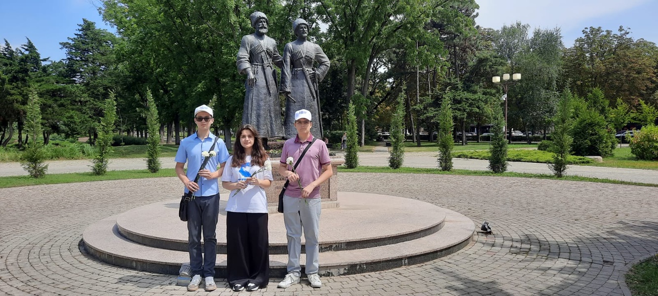 Краснодарская молодёжная организация ЛДПР почтила память воинов Первой мировой войны