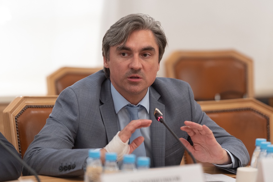 "Разыграет сценарий": В ЛДПР уверены, что Зеленский покинет Украину