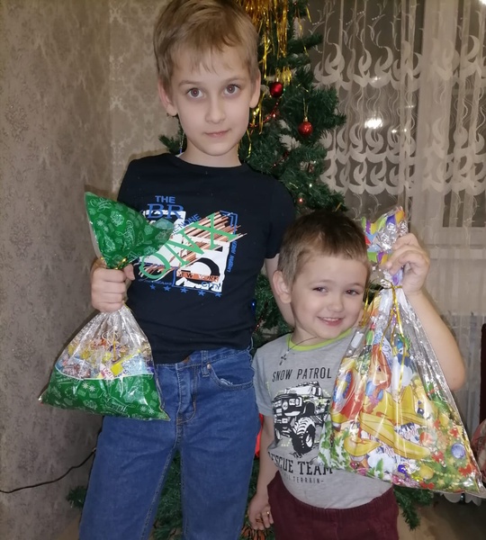 Одаренные дети получили рождественские подарки от ЛДПР