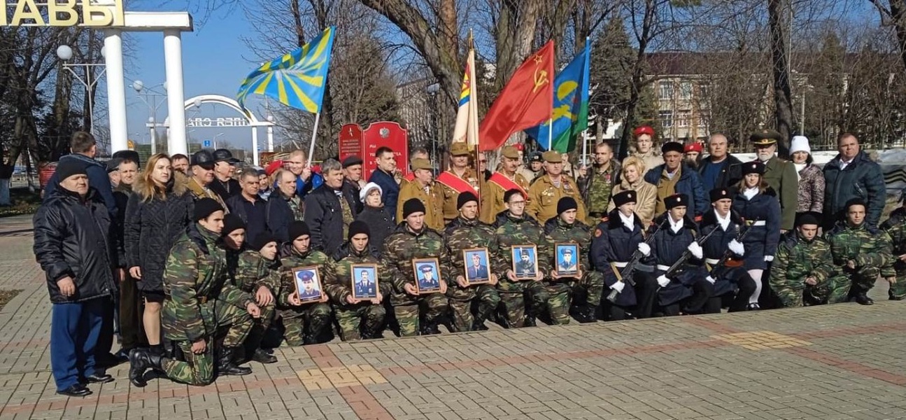 Партийцы Динского района почтили память воинов-интернационалистов