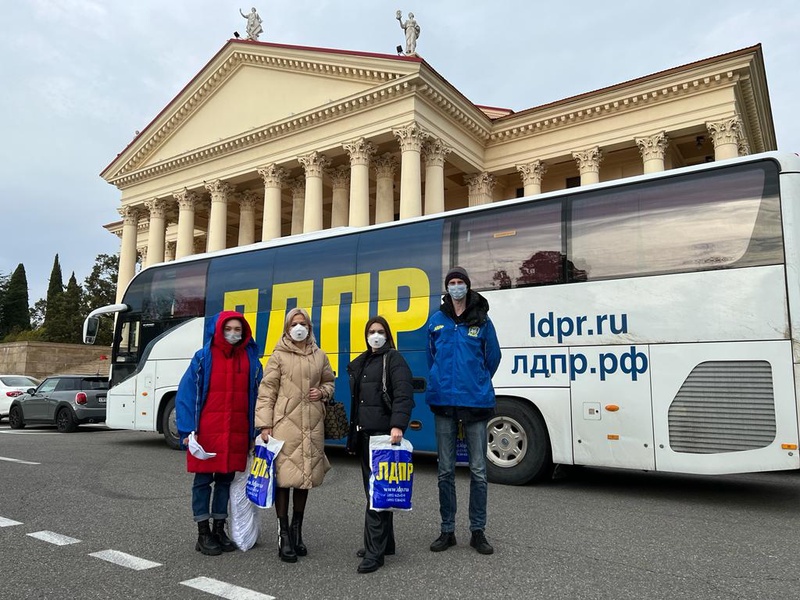 Сочи, Адлер, Красная поляна: автобус помощи ЛДПР работает в южной столице