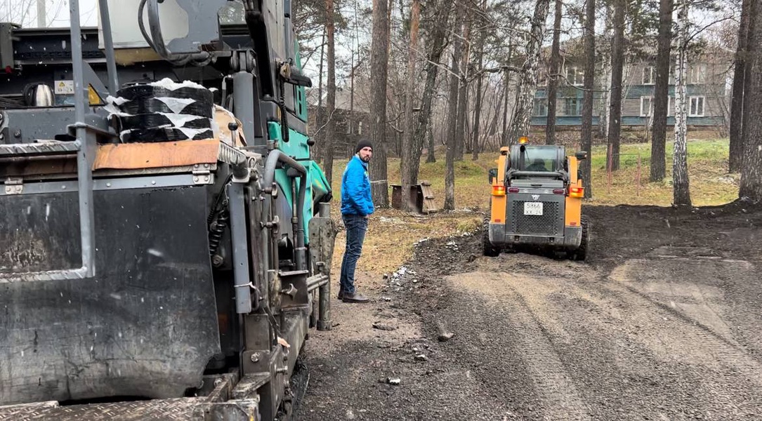 Когда вывезут мусор, оставшийся после ремонта улицы в Дивногорске, узнавал депутат ЛДПР