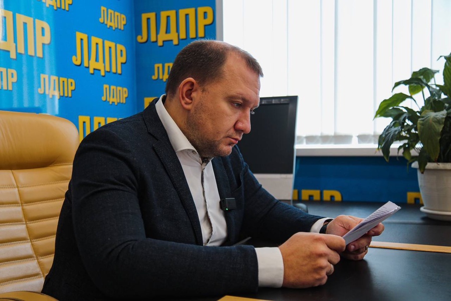 Злостного алиментщика, задолжавшего дочери почти миллион рублей, не стали искать приставы