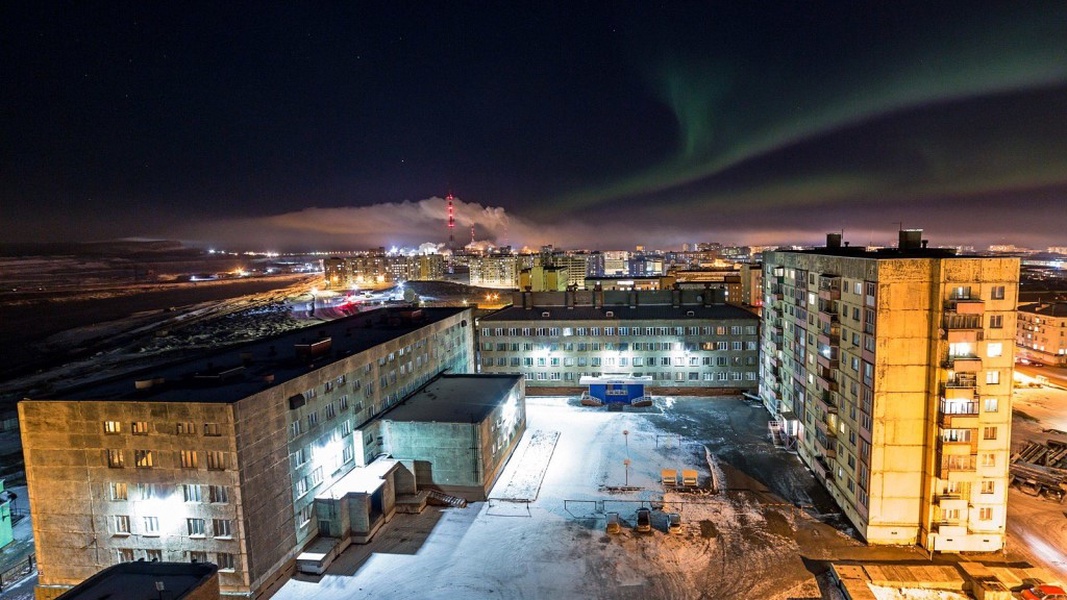 Талнах красноярский край. Норильск Талнах Кайеркан Оганер. Полярная ночь в Норильске. Дудинка Полярная ночь. Кайеркан Полярная ночь.