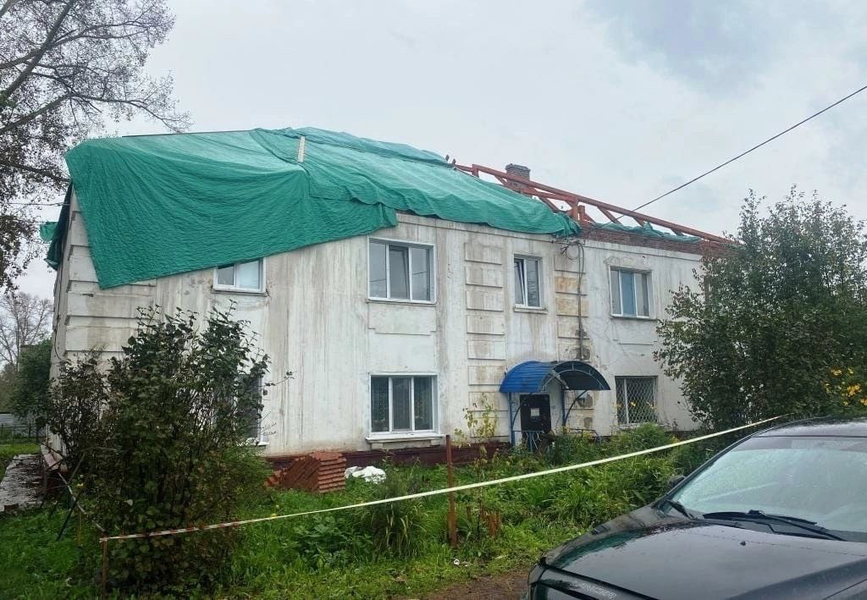 В Назарово при капремонте кровли затопило дом