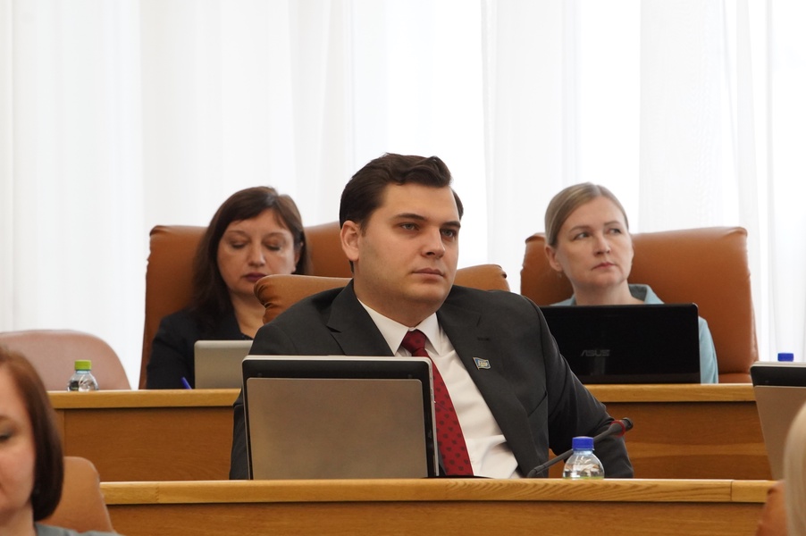 Ковидные ограничения отменять не собираются