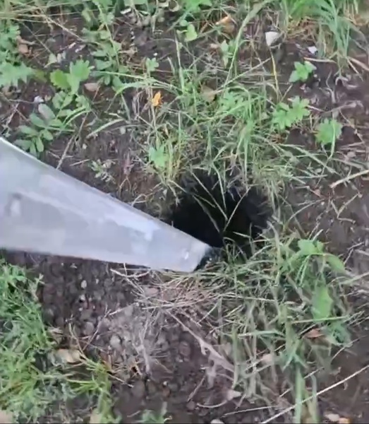 В Кедровом вместо безопасности люди получили хлипкий забор, ведущий в столб