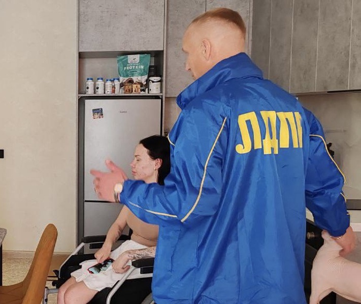 Упала с высоты и провела почти год в борьбе с бюрократией: ЛДПР пришла на помощь девушке с травмой