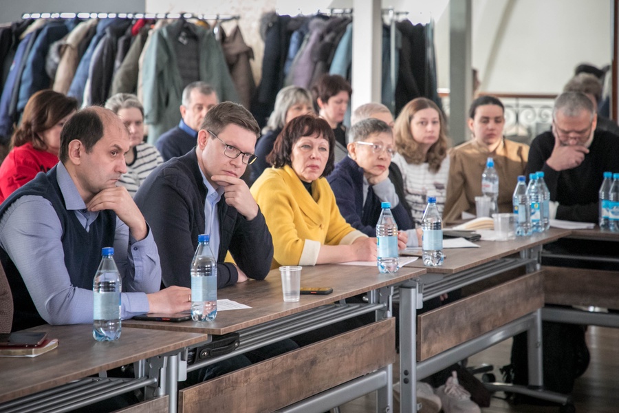 Чего не хотят слышать чиновники: в Красноярске прошел круглый стол по теме бездомных собак