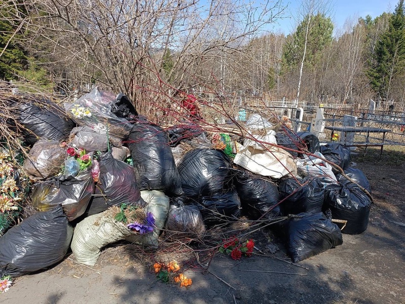 Дивногоские погосты снова утонули в мусоре: депутат ЛДПР требует порядка