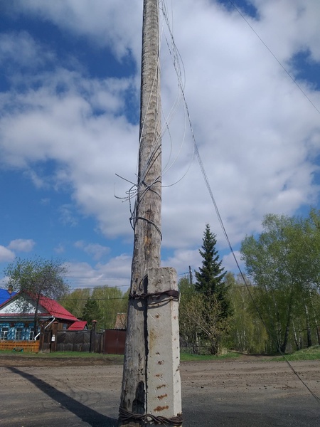 Столб, торчащий посреди парковки в Уяре, убрали