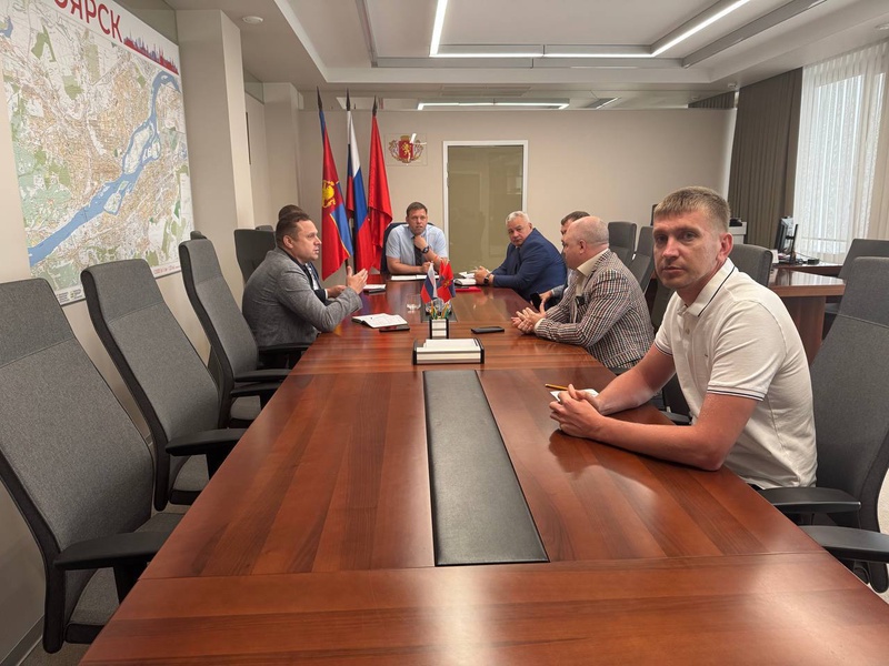 Депутат ЛДПР помог ликвидировать последствия мусорного коллапса в Кировском районе