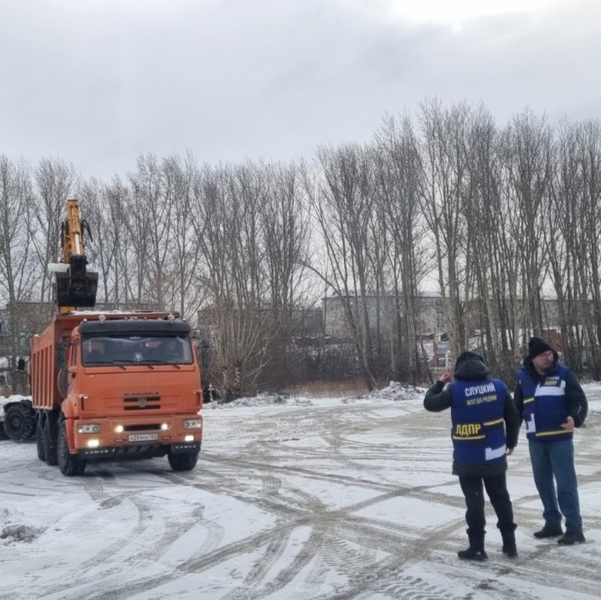 Депутаты ЛДПР весь день боролись с последствиями разлива реки в Солонцах