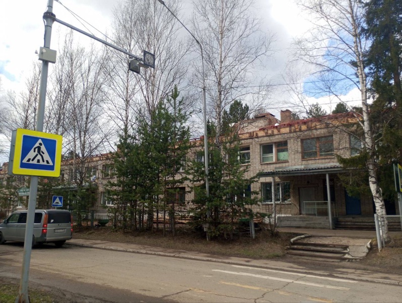 Приходите, когда не будет дождя: активистка ЛДПР в Кедровом не попала на рентген из-за текущей крыши