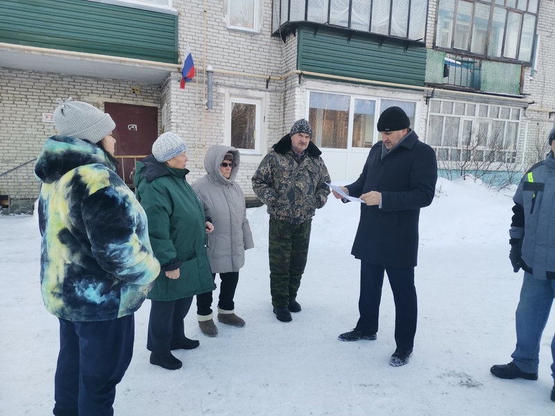 Курганские партийцы взяли на контроль проблему с ремонтом многоквартирного дома в Просвете