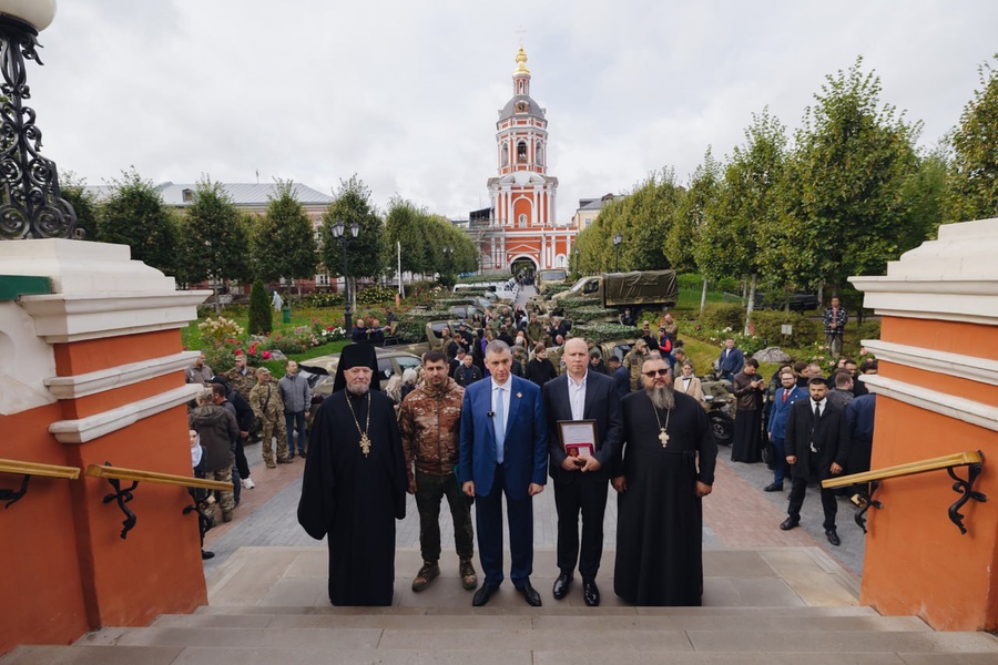 ЛДПР системно поддерживает военных поставками гуманитарных грузов