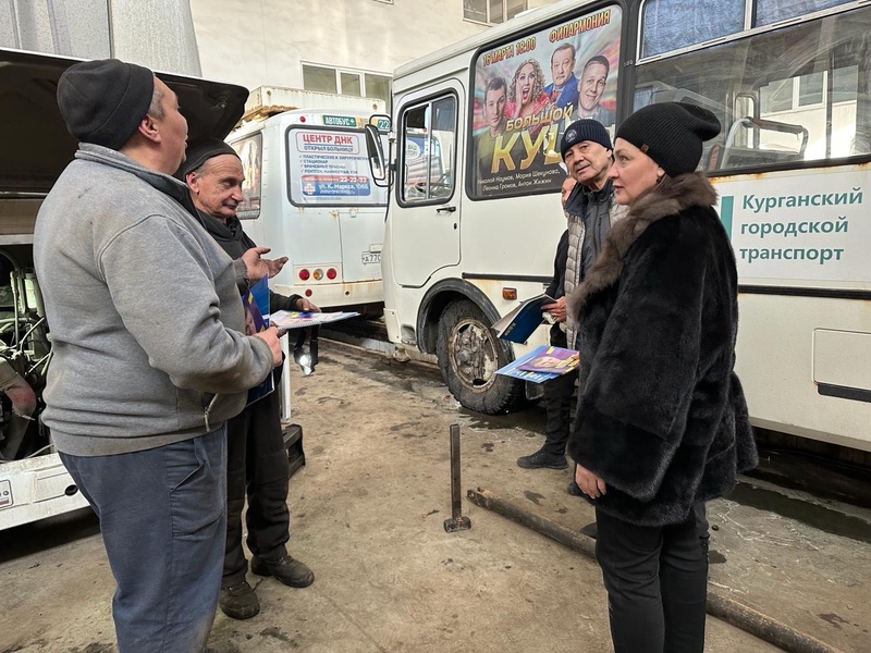 В Курганской области люди рассказывают о своих проблемах активистам ЛДПР