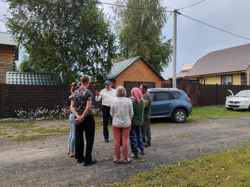 Депутат Курганской облдумы от ЛДПР взял на контроль проблемы газификации и дорог в селе Онегино