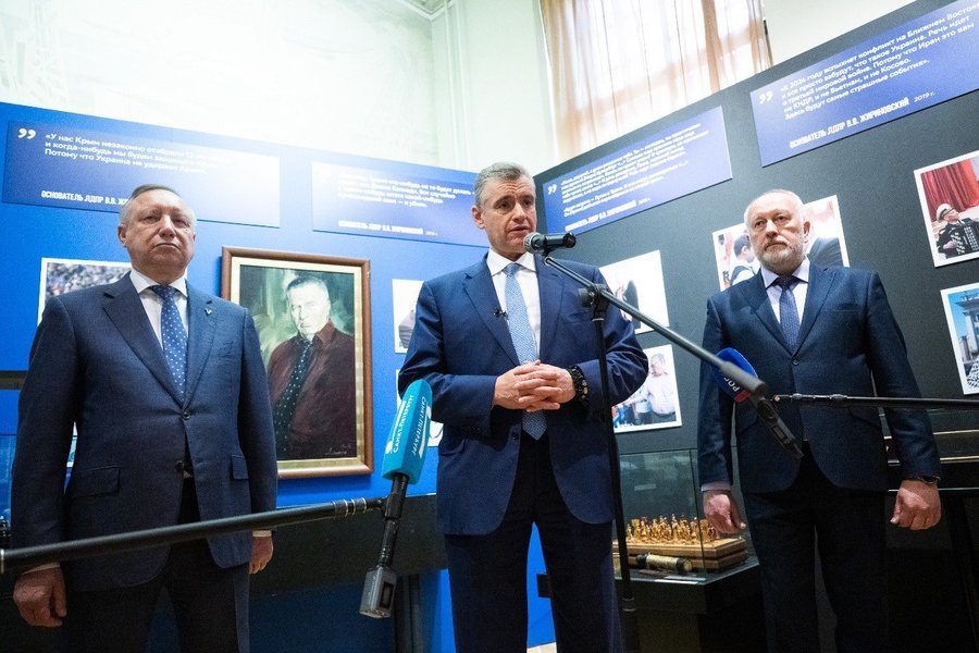 ЛДПР открыла выставку памяти Жириновского в Петербурге