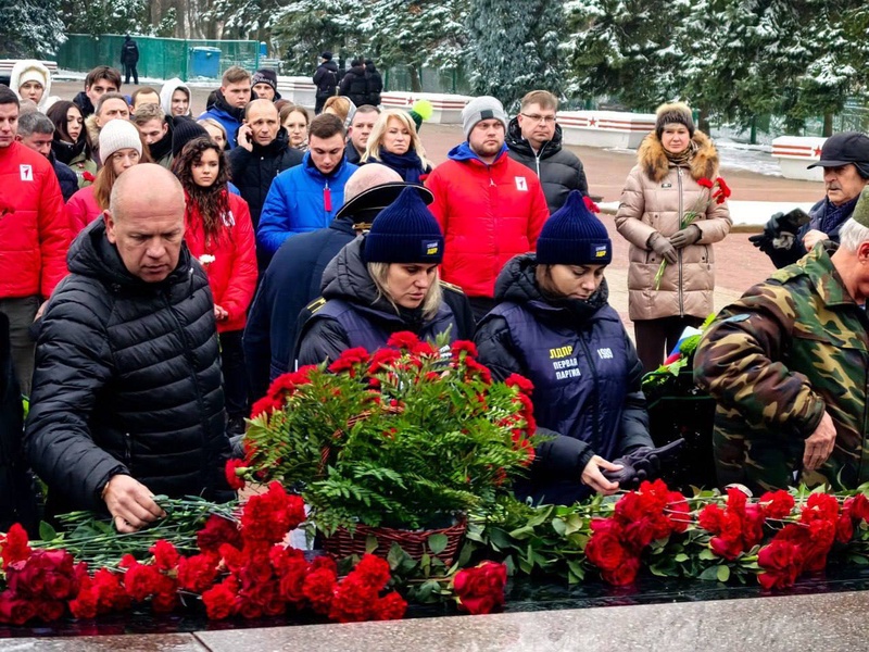 Депутаты и активисты Курского отделения ЛДПР почтили память Героев Отечества