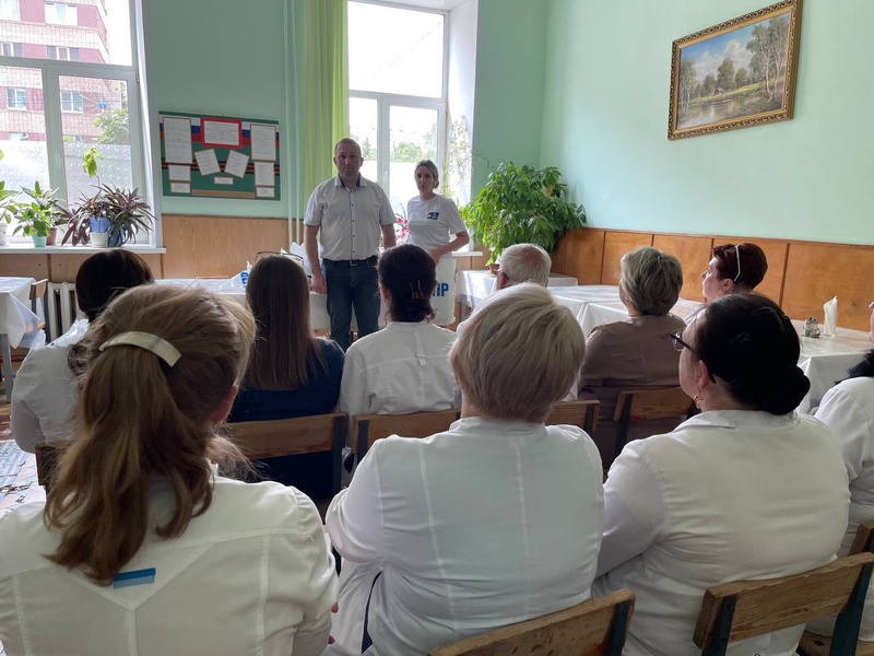 Курские активисты ЛДПР поздравили медработников с профессиональным праздником