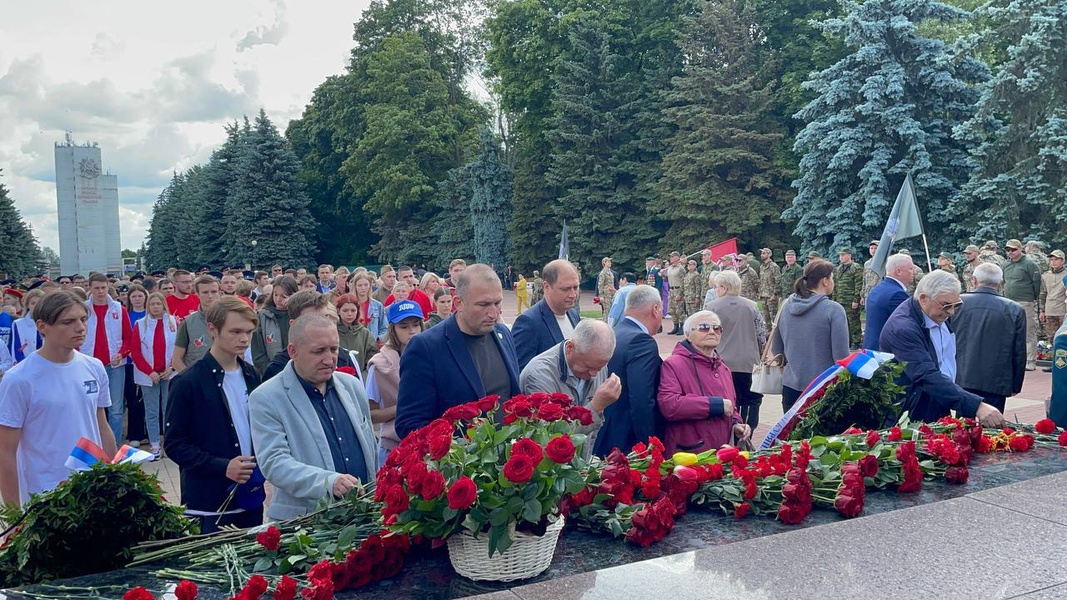 Активисты ЛДПР почтили память погибших в Великой Отечественной войне