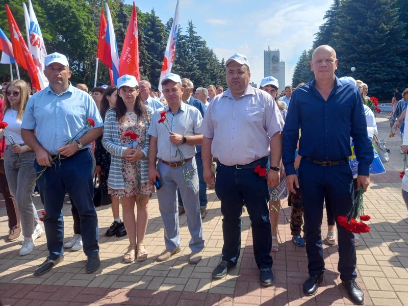 Активисты ЛДПР почтили память погибших в годы Великой Отечественной войны