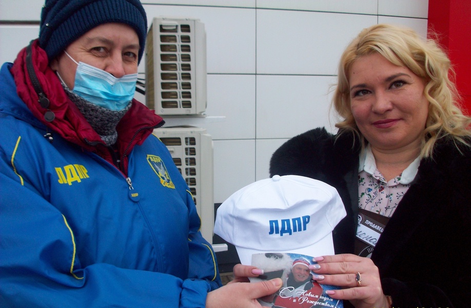 Активисты ЛДПР в районах области поздравили земляков с Рождеством Христовым